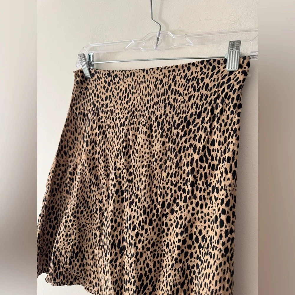 Brandy Melville Leopard Print Skirt - Picture 2 of 7